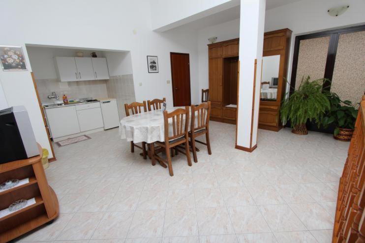 Apartments Fabris ロヴィニ エクステリア 写真