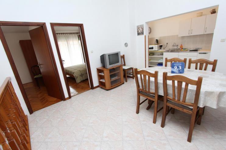 Apartments Fabris ロヴィニ エクステリア 写真