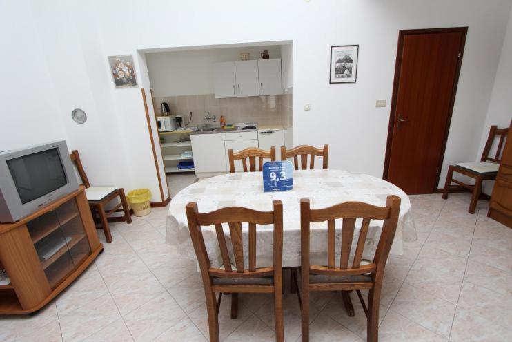 Apartments Fabris ロヴィニ エクステリア 写真